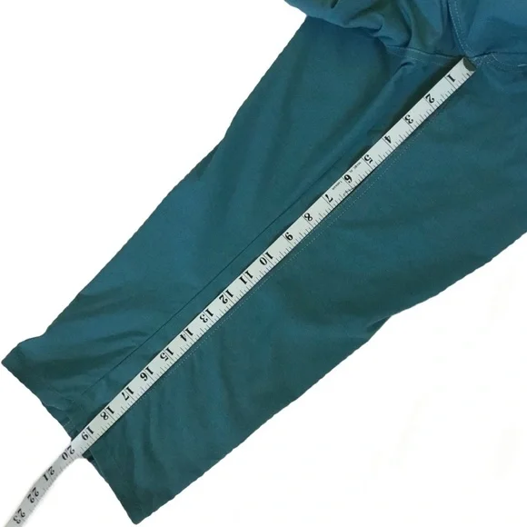 Kuhl Cropped Walking Walking Pants. Size 6 - Picture 3 of 8